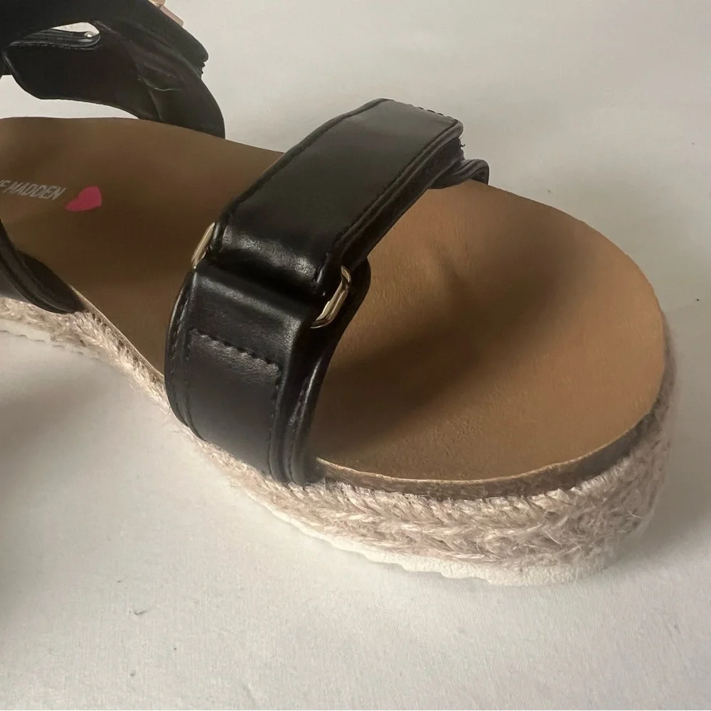 Steve Madden Big Girl’s Black Classy  Sandals with Adjustable Straps Size 4 NWOT
